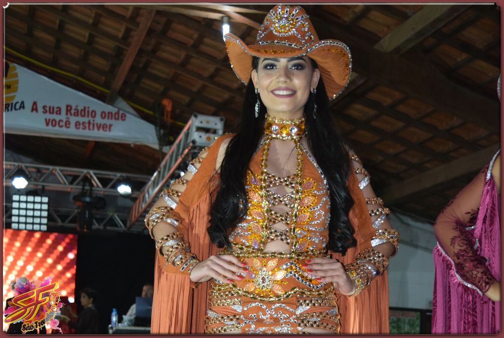 DESFILE DA RAINHA DA EXPOVALE 2019